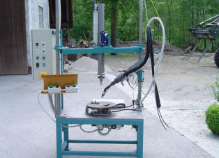 Izdelava strojev za varjenje. Avtomatizacija varjenja. Izdelava namenskih strojev. Servisiranje kmetijske in gradbene mehanizacije.